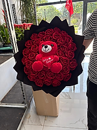 Kırmızı ayıcıklı gül buketi